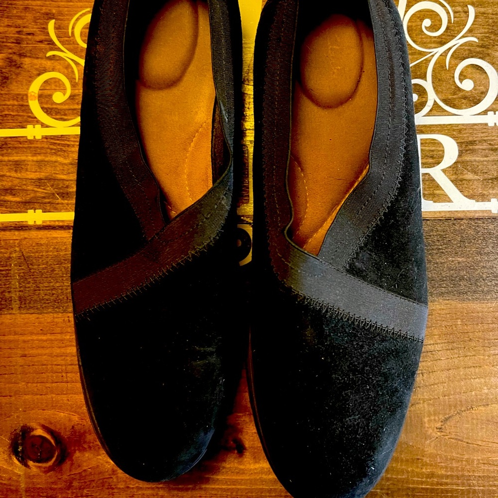 Ladies size 8.5 Clark sip ons